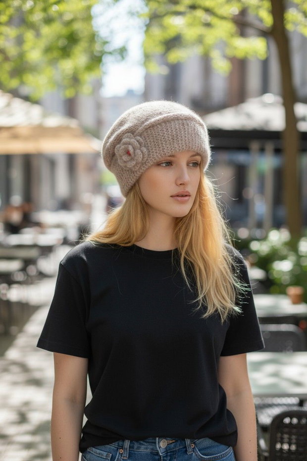 Beretă tricotată manual din mohair Visone eleganță și rafinament italian