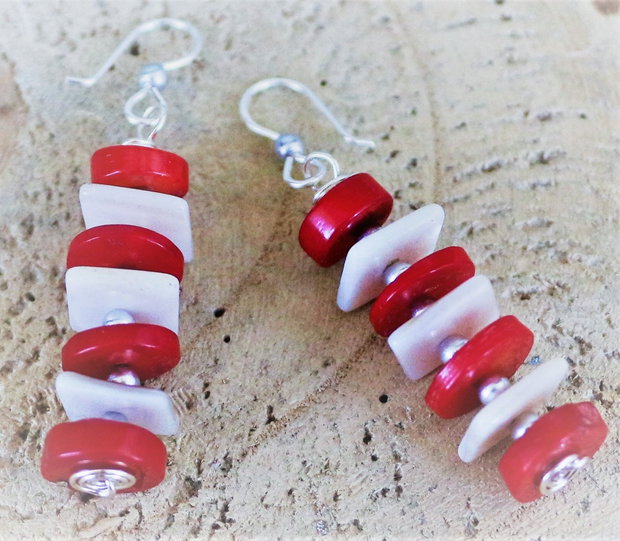 Cercei handmade din sarma sidef si coral