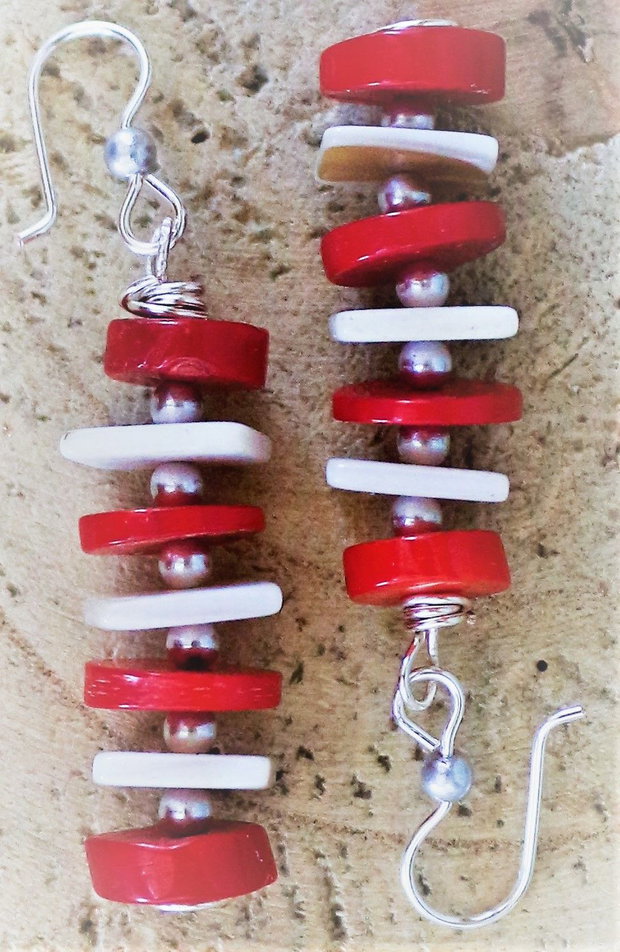 Cercei handmade din sarma sidef si coral