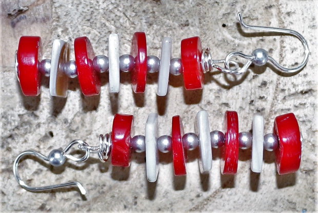 Cercei handmade din sarma sidef si coral