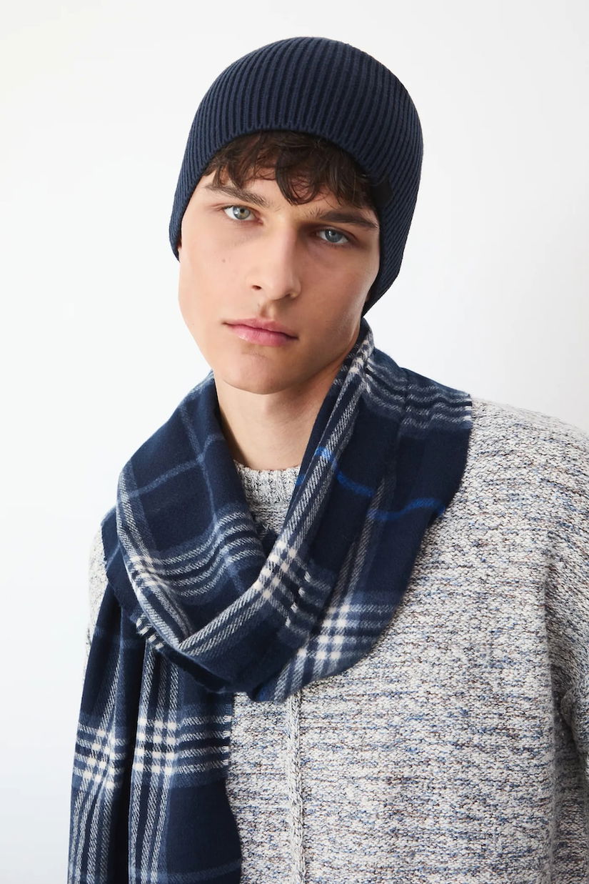 Medicine caciula culoarea albastru marin, din tesatura neteda