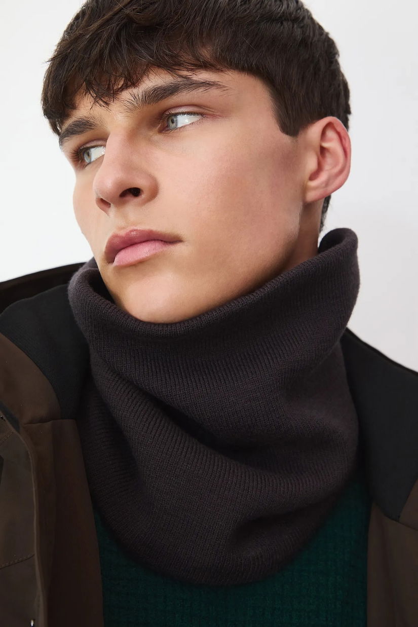 Medicine fular impletit culoarea maro, neted