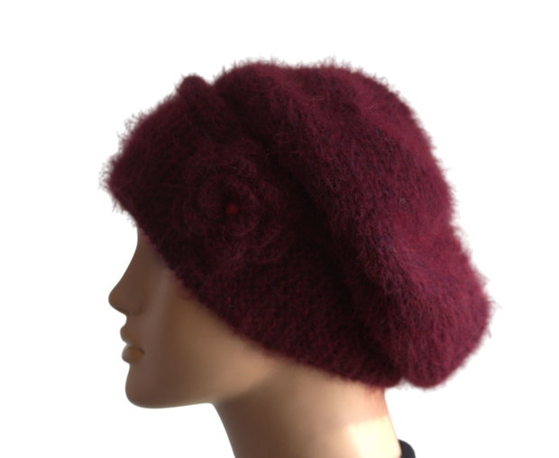 Caciula bordo tricotată manual din alpaca  eleganță și rafinament italian