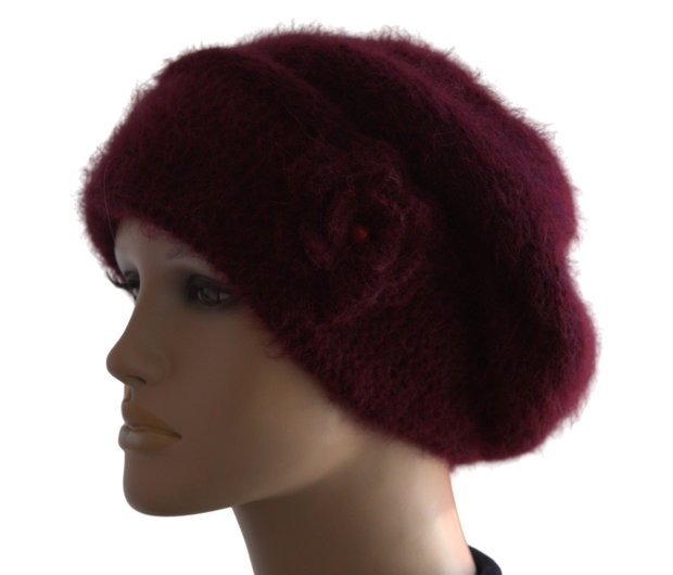 Caciula bordo tricotată manual din alpaca  eleganță și rafinament italian