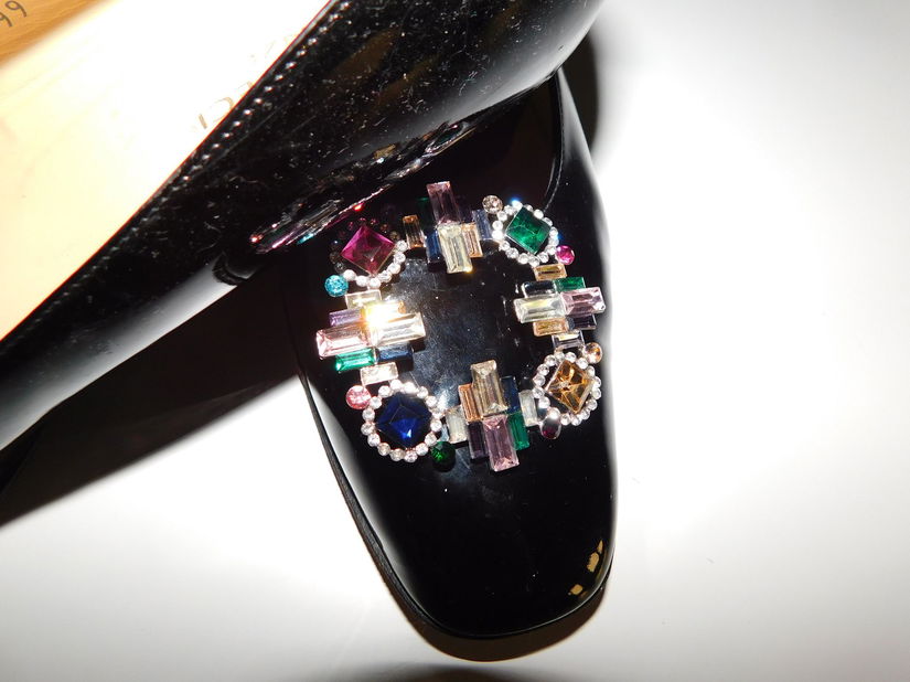 Brose noi pantofi,  adaptabile  oricaror modele , multicolore, superbe