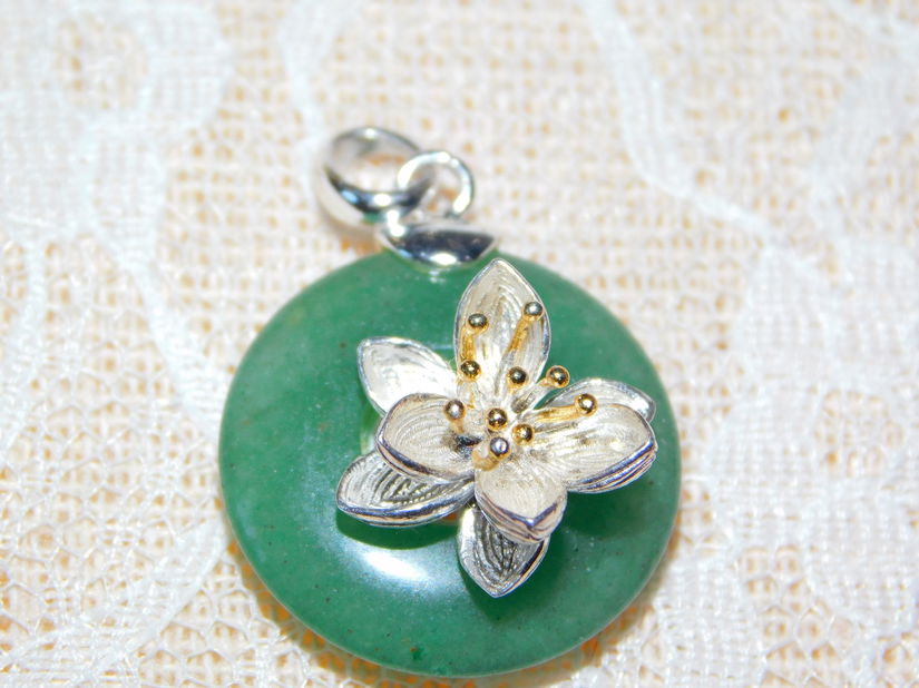 Colier  argint 925 ,  placat cu aur , floare de  lotus, aventurin verde natural , cadou lantisor de argint