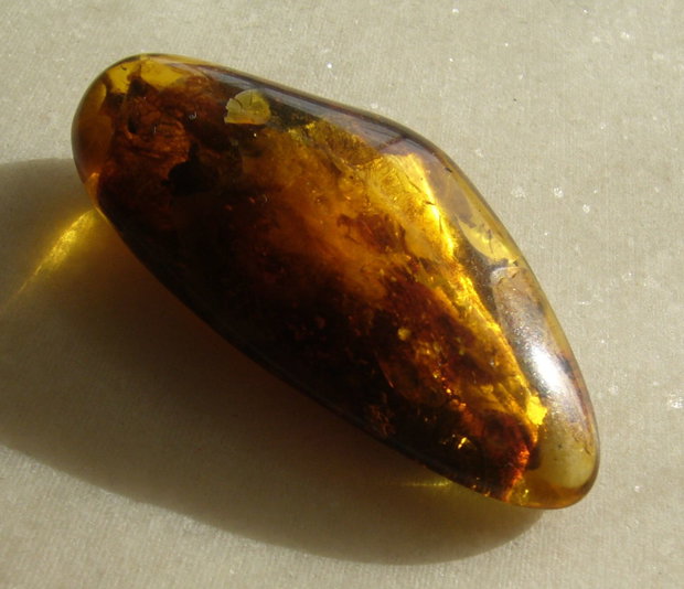 Chihlimbar Lituania - aprox 13x25.5x55.5 mm