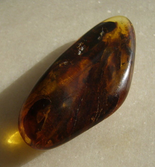 Chihlimbar Lituania - aprox 13x25.5x55.5 mm