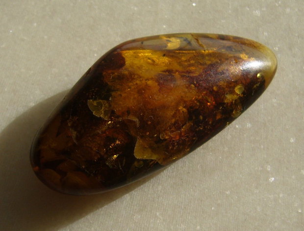 Chihlimbar Lituania - aprox 13x25.5x55.5 mm