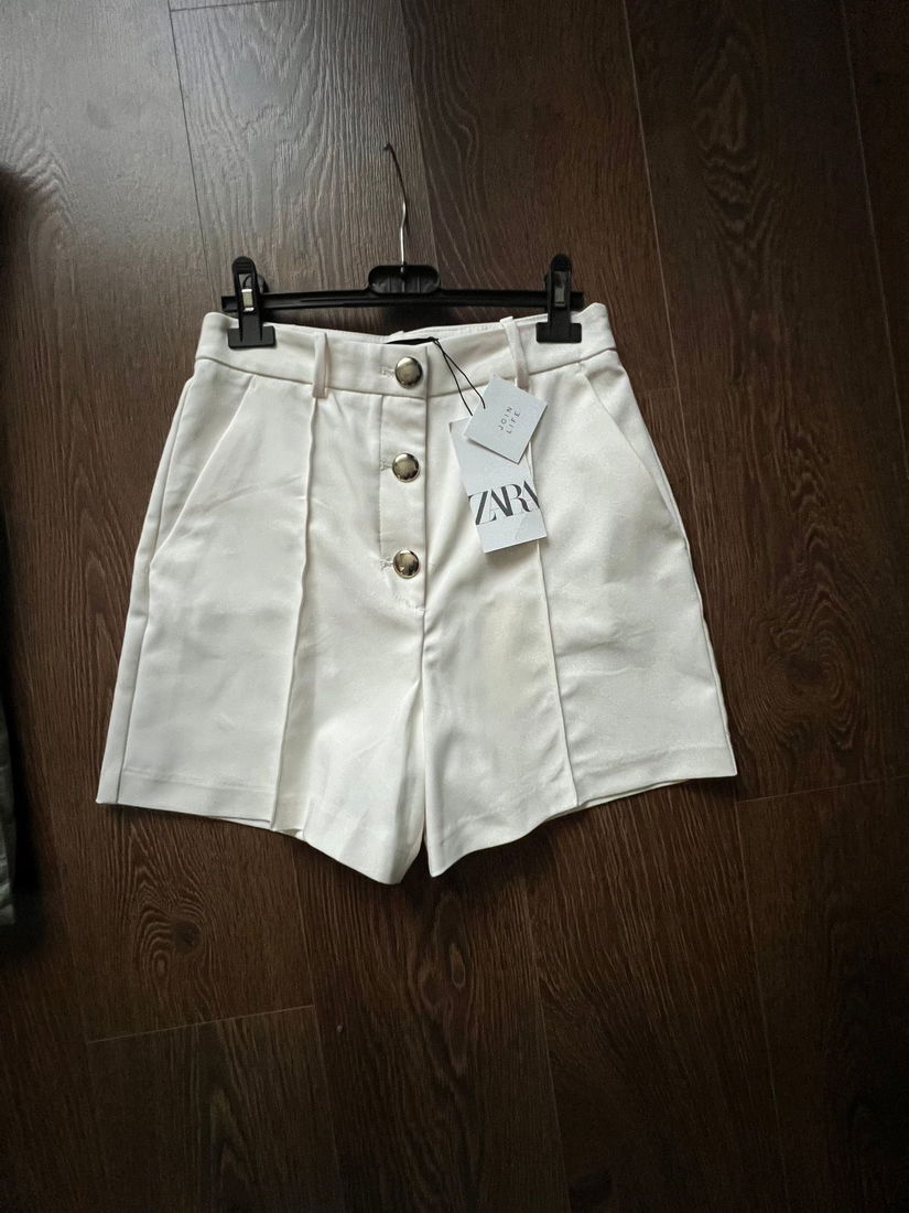 Pantaloni scurti Zara