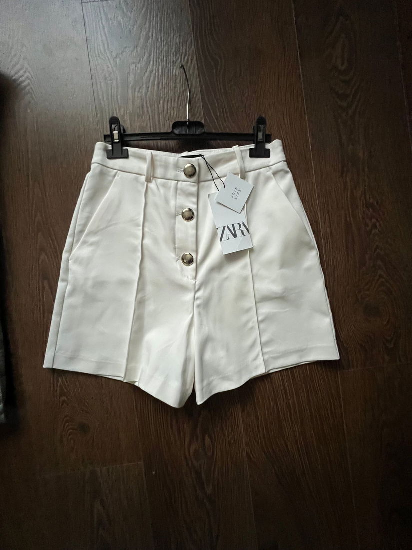Pantaloni scurti Zara