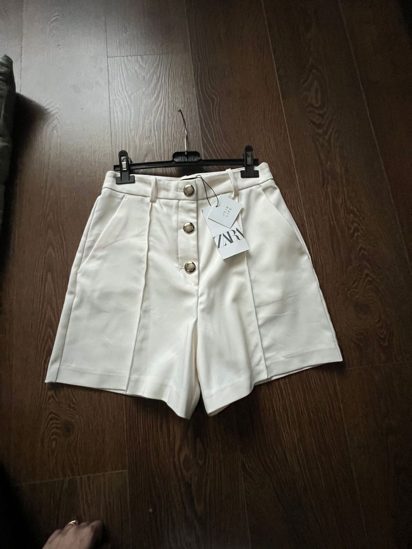 Pantaloni scurti Zara