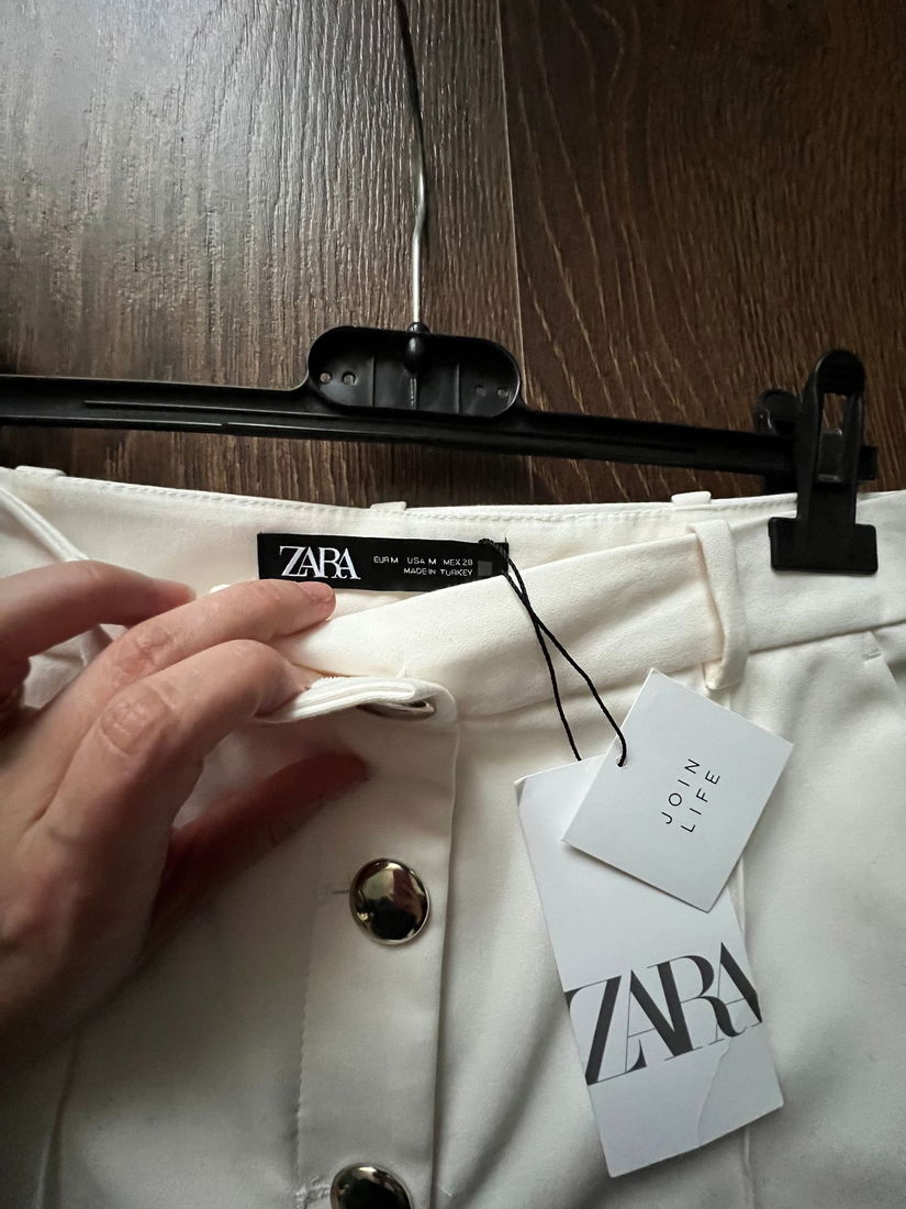Pantaloni scurti Zara