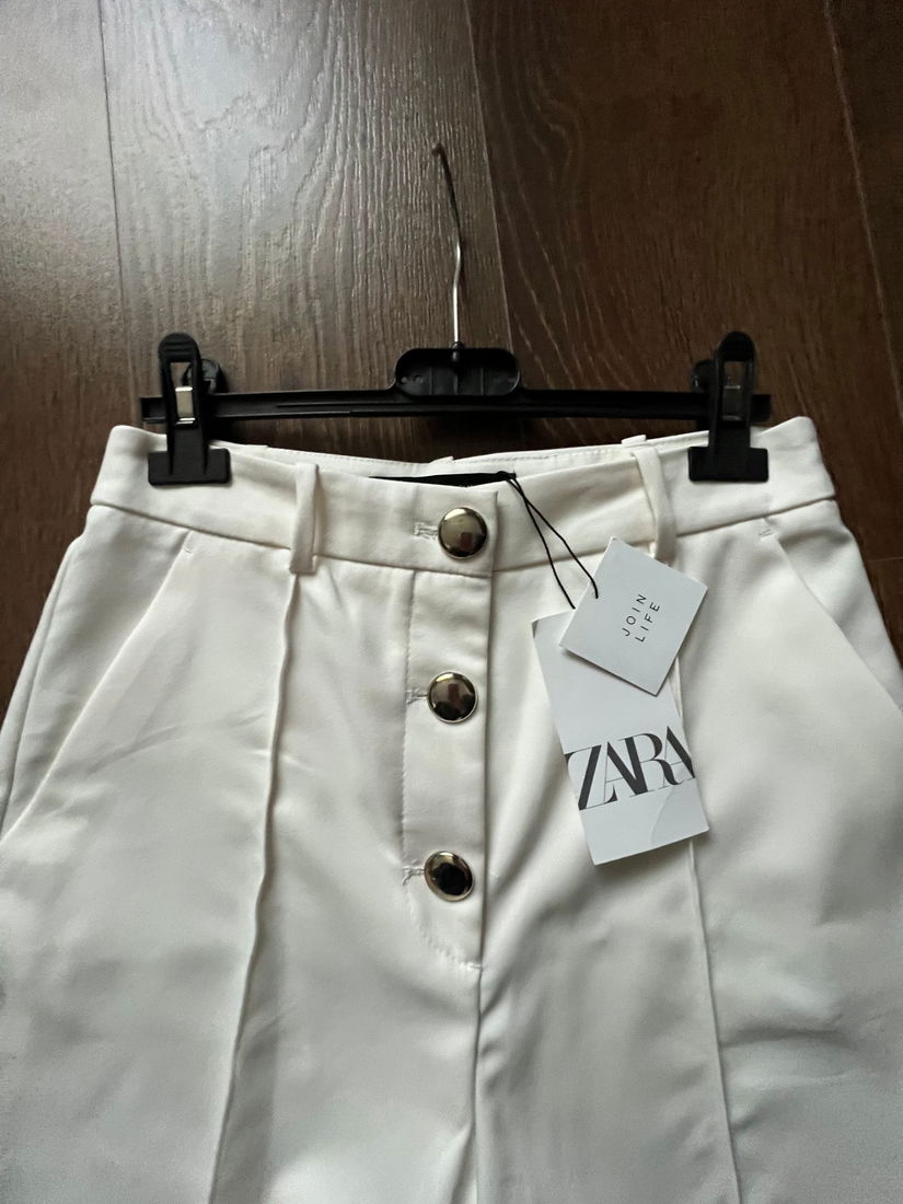 Pantaloni scurti Zara