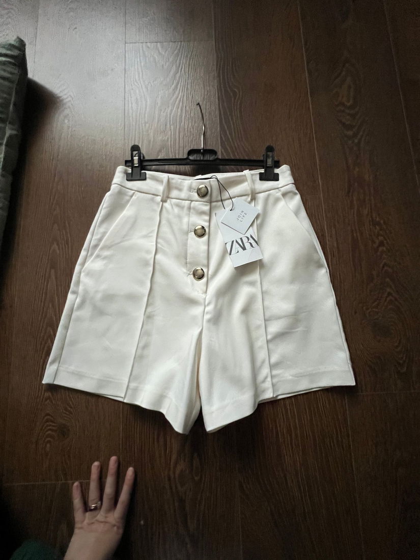 Pantaloni scurti Zara