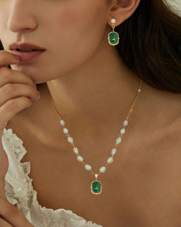 Cercei "Royal Green" din argint, perle de cultura, inox auriu si aventurin verde