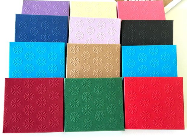 Cutiute cu capac embosat