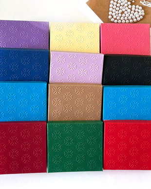 Cutiute cu capac embosat