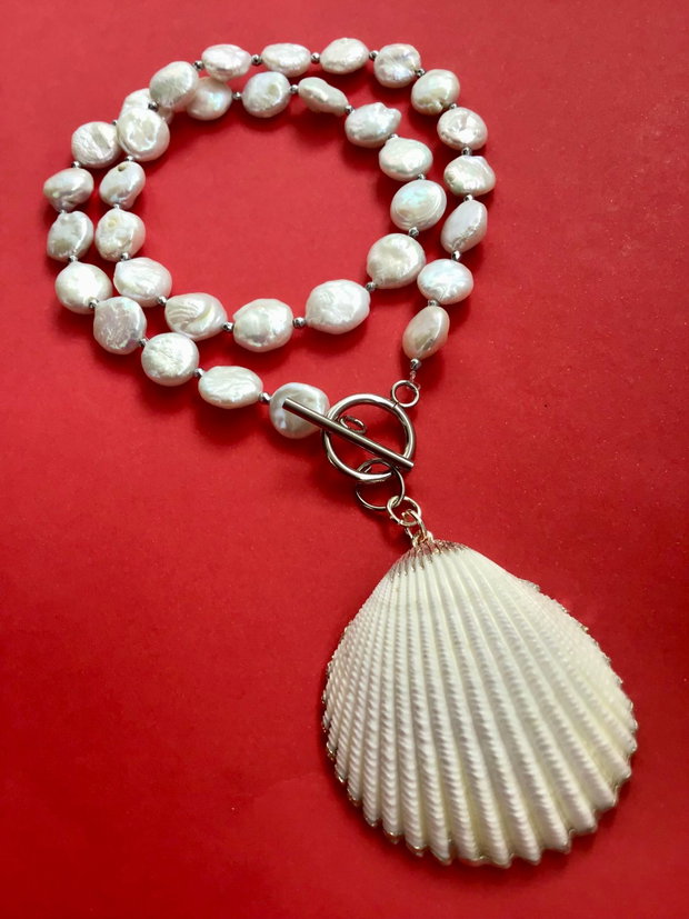 Colier perle baroc albe & pandantiv scoica alba naturala