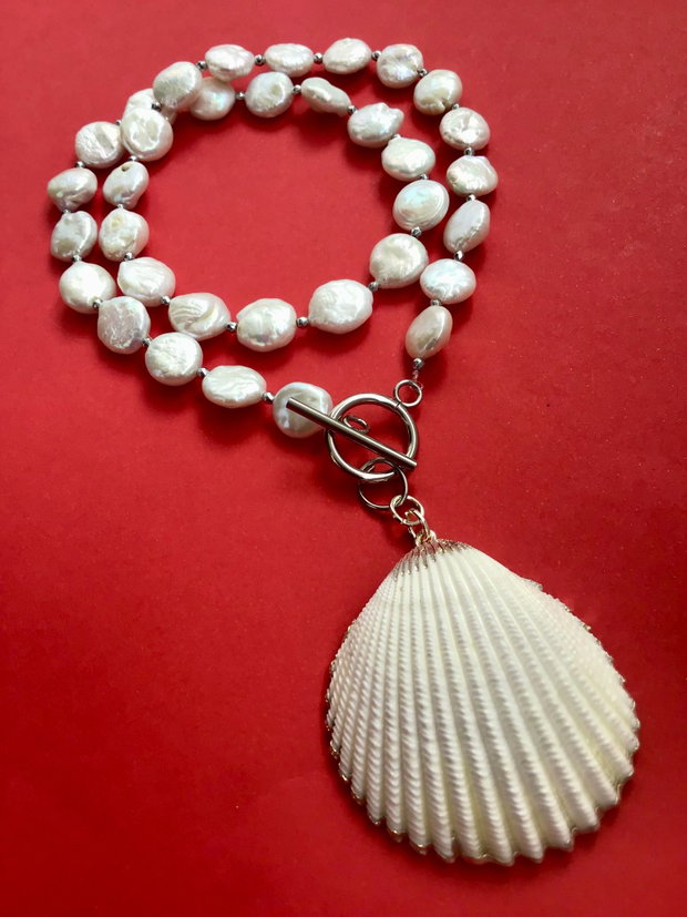 Colier perle baroc albe & pandantiv scoica alba naturala