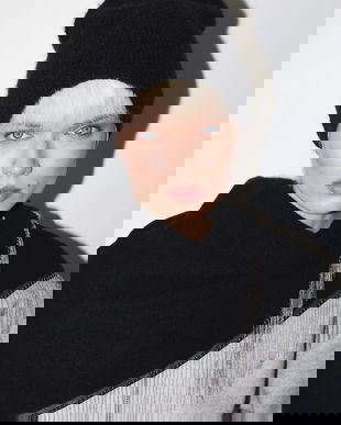 Medicine caciula culoarea negru