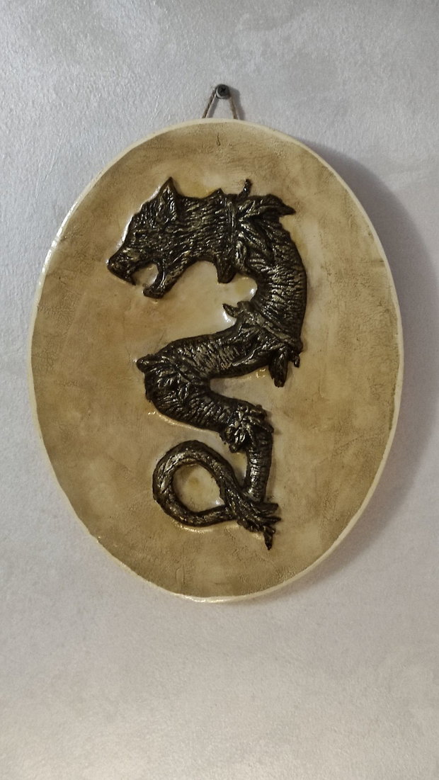 Dracon Dacic 3D  Tablou sculptat manual din ipsos, 34×26 cm, simbol strămoșesc