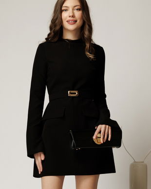 Rochie scurta neagra din stofa cu clapete tip buzunare si curea in talie