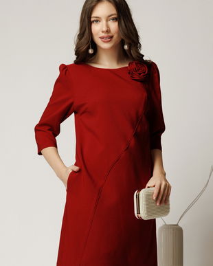 Rochie office din stofa bordo cu floare pe umar