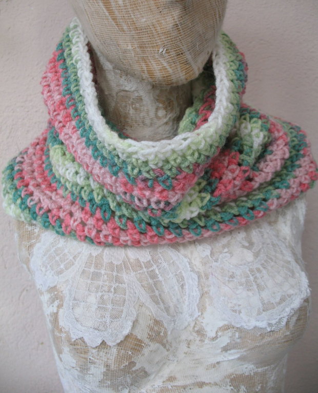 Guler/fular/accesoriu crosetat