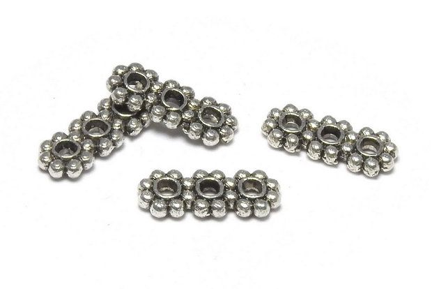 Distantier metalic, 3 siruri, argintiu antichizat, 10.5x4.3 mm