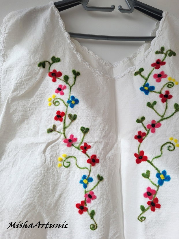 Bluza din panza bumbac si maotiv floral impaslit