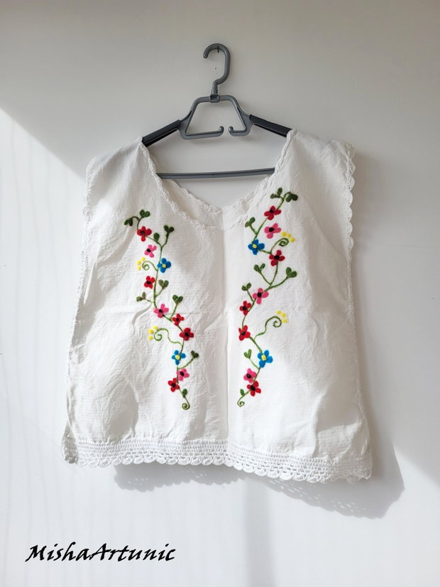 Bluza din panza bumbac si maotiv floral impaslit