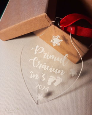 Glob din plexiglas personalizat cu text pentru Craciun. Glob Primul Craciun in 3