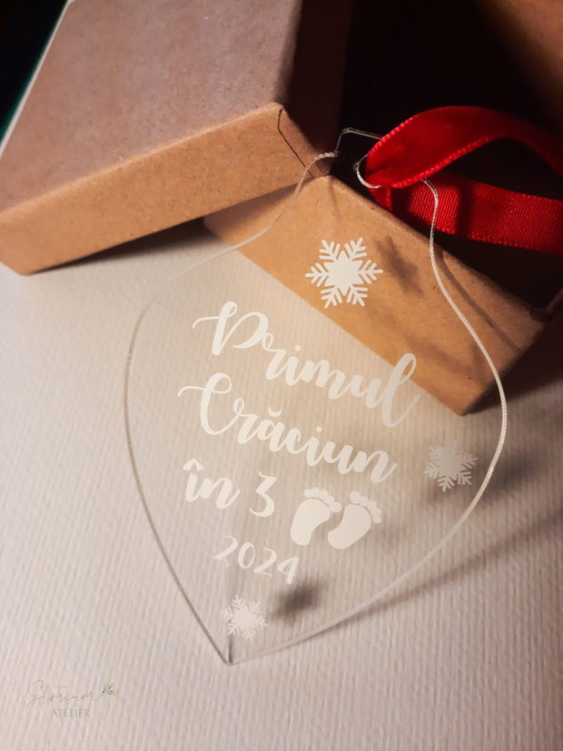 Glob din plexiglas personalizat cu text pentru Craciun. Glob Primul Craciun in 3