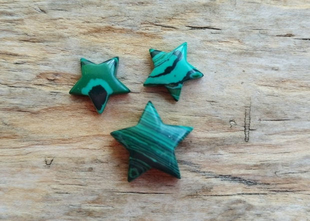 Set cabochoane malachit, stelute / 21 mm, 17 mm