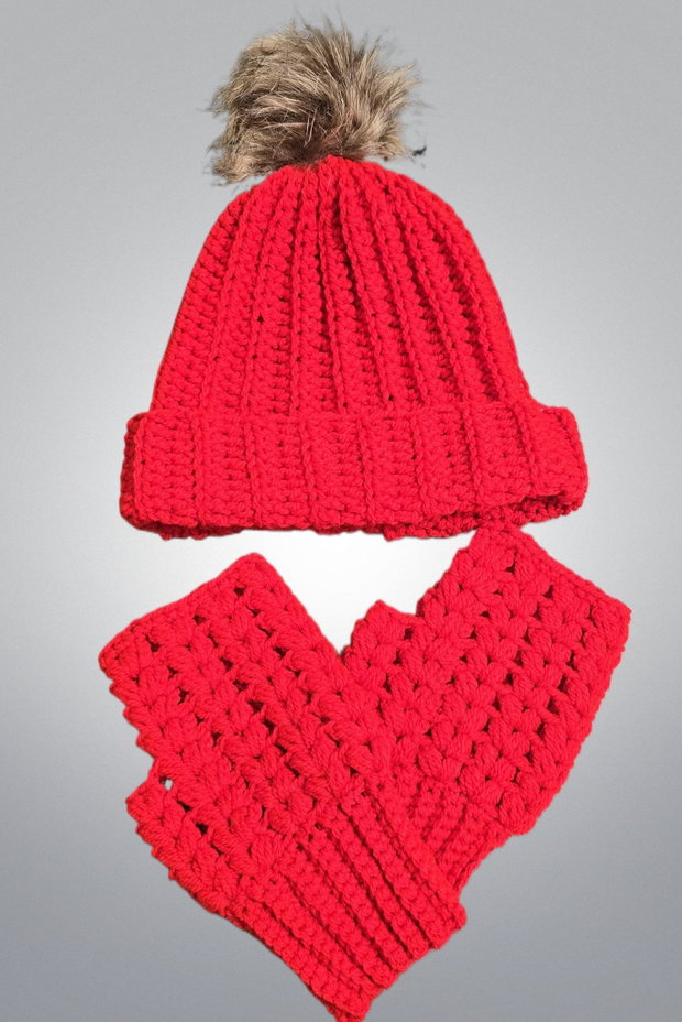 Set Warm & Cozy Căciulă cu pom-pom și manșete croșetate