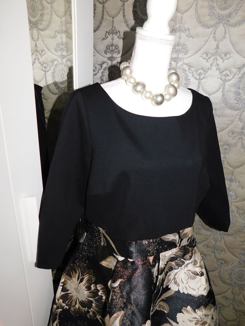 Rochie ocazie, Christian Berg , masura 46 ,  brocart , deosebita, noua