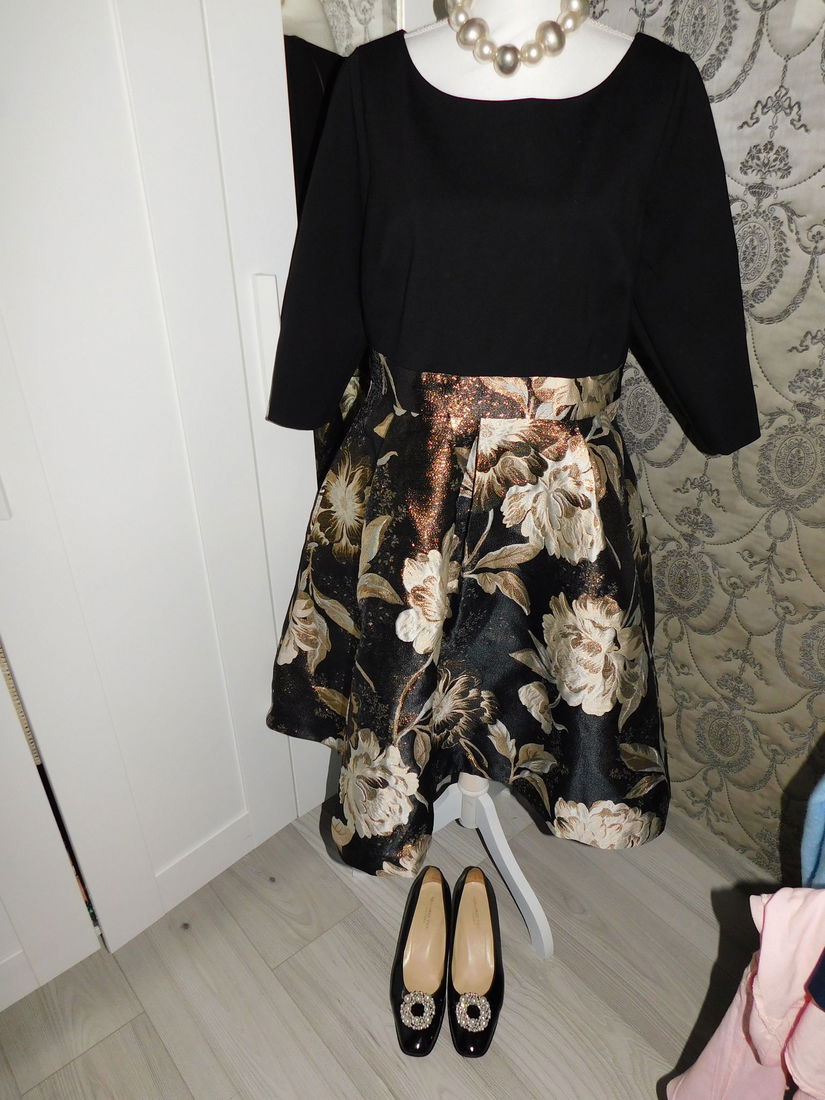 Rochie ocazie, Christian Berg , masura 46 ,  brocart , deosebita, noua