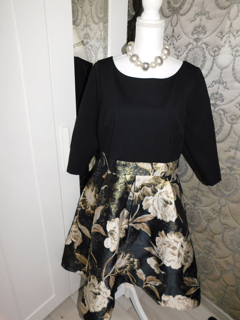Rochie ocazie, Christian Berg , masura 46 ,  brocart , deosebita, noua