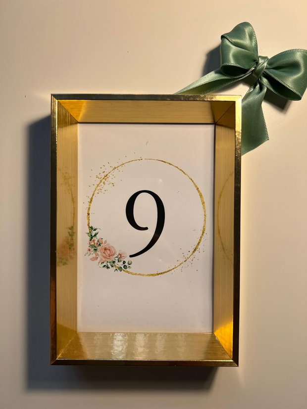 Număr de masă trandafiri design elegant floral pentru nuntă sau botez