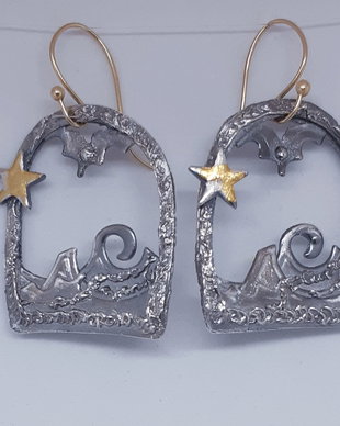 Cercei unicat, atarnatori, din argint fin, in forma de peisaj marin, nocturn, decorat cu aur de 24 K