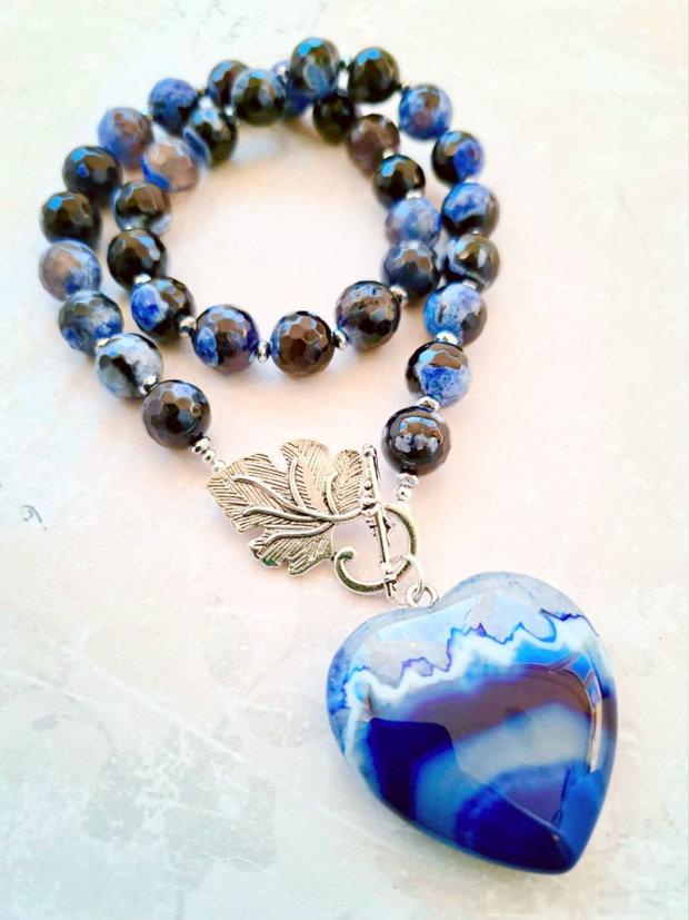 Colier inima agate negre & albastru electric
