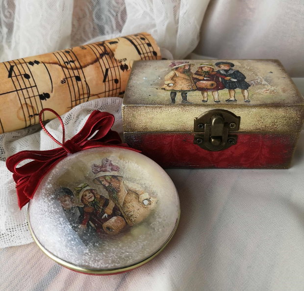 Set cadou Craciun - Eleganța Epocii de Aur (cutie si glob)