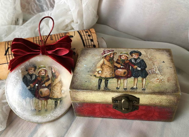 Set cadou Craciun - Eleganța Epocii de Aur (cutie si glob)
