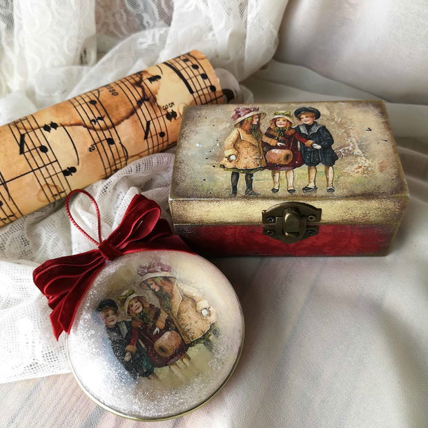 Set cadou Craciun - Eleganța Epocii de Aur (cutie si glob)