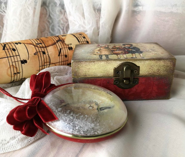 Set cadou Craciun - Eleganța Epocii de Aur (cutie si glob)