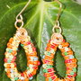 Cercei handmade din sarma si margele de nisip multicolore