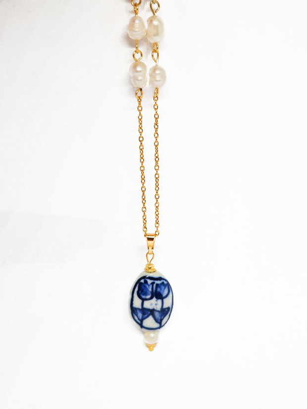 Colier "Blue tulip" din portelan, perle de cultura inox auriu