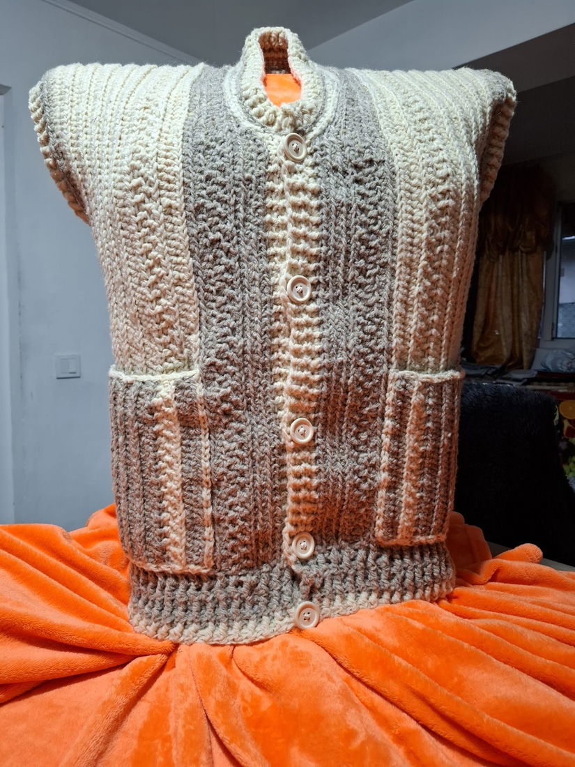 Vesta din lana de oaie