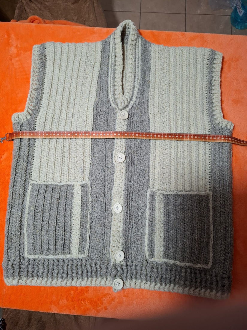 Vesta din lana de oaie